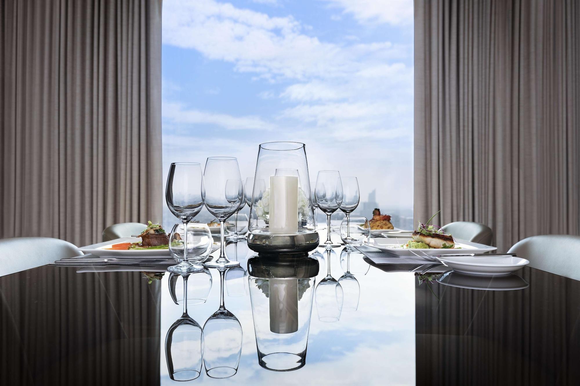 Avani Riverside Отель
